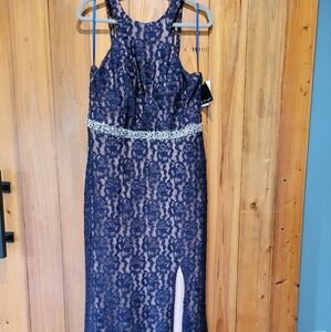 City Triangule Elegant Navy Lace Gown with Rhinestone Detail